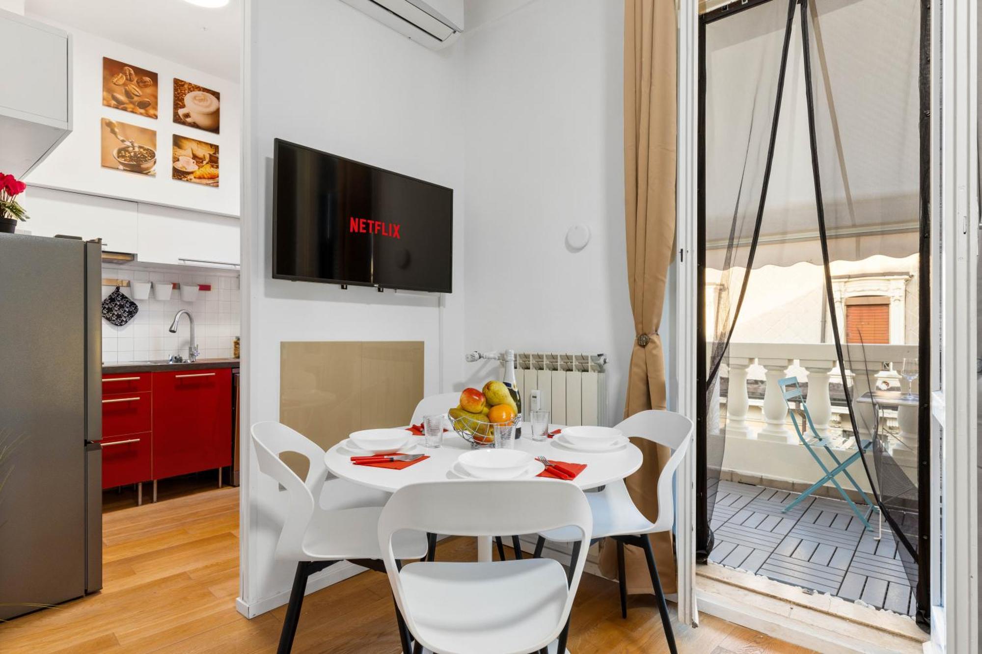 Life Elegant Penthouse With Terrace, Wi-fi Netflix, Subway 5 Min - Very Convenient Location Appartamento Milano